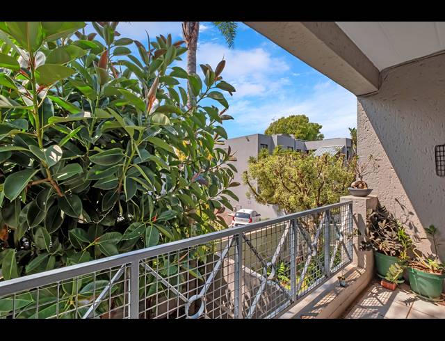 2 BEDROOM APARTMENT FOR SALE IN MELROSE